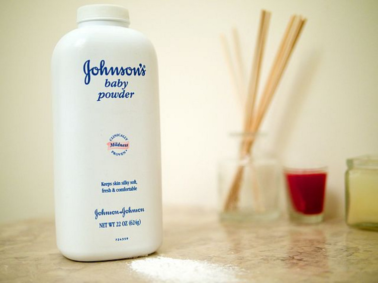 Тысячи женщин жаловались на средства гигиены корпорации Johnson & Johnson