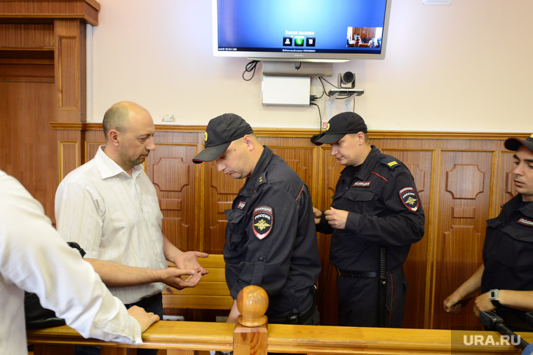 Олег Бехтерев пришел на суд без вещей