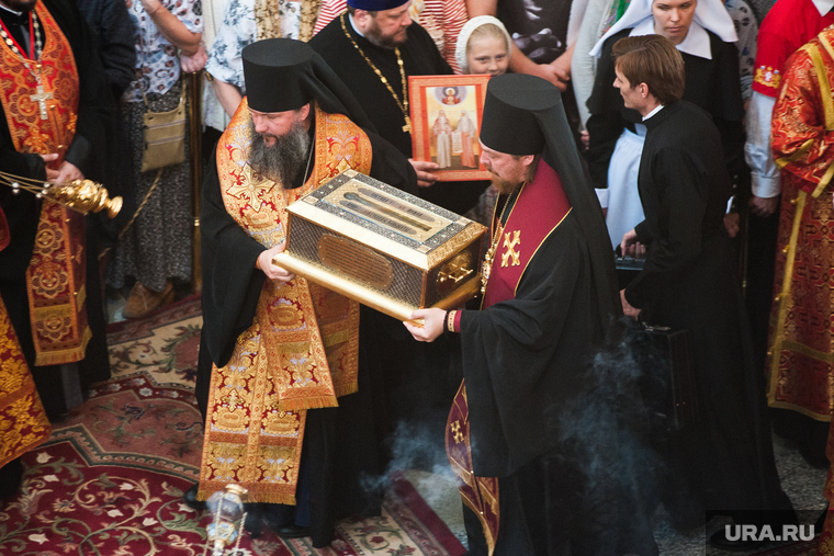 Патриарх прилетел вместе с ковчегом, в котором хранятся мощи Преподобномученицы Великой княгини Елисаветы