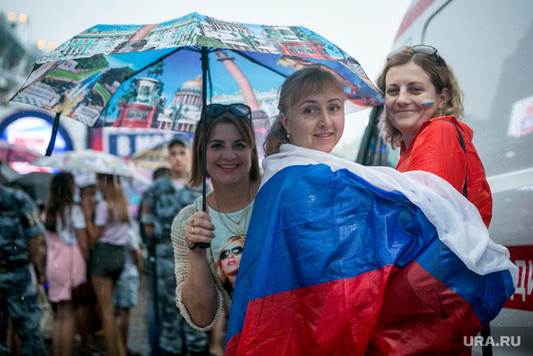 Многие приходили с флагами России