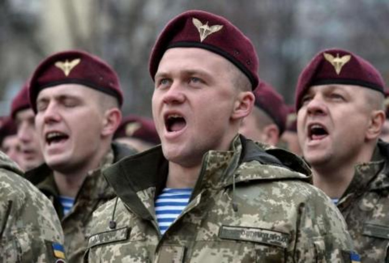 Украинские десантники сменили голубые береты на бордовые еще в прошлом году
