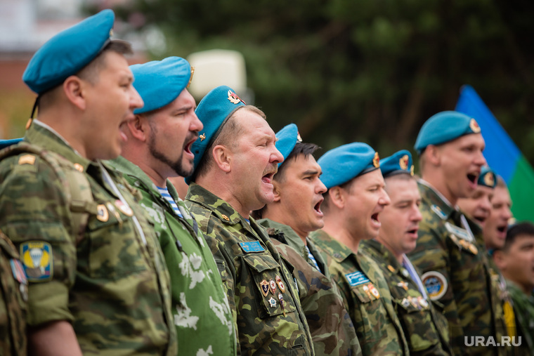 Митинг, посвящённый Дню Воздушно-десантных войск. Сургут, вдв, крик, голубые береты, вдвшники, десантики