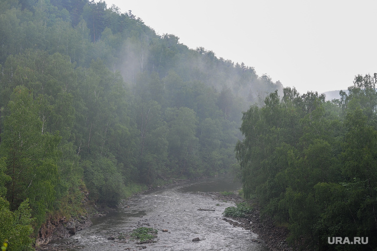 Пороги Саткинcкий район Челябинск, большая сатка, дым над водой, река кама, туман