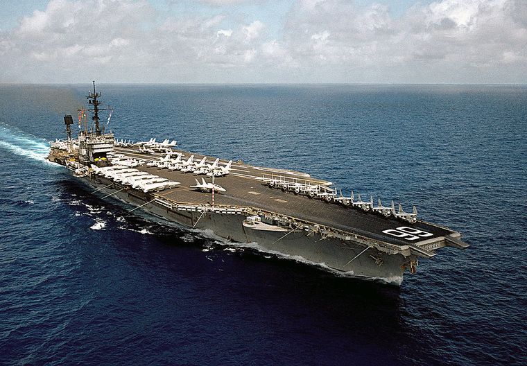 Авианосец America (CV-66) был спущен на воду 1964 году
