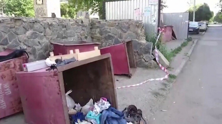 В этих мусорных баках нашли останки женщины