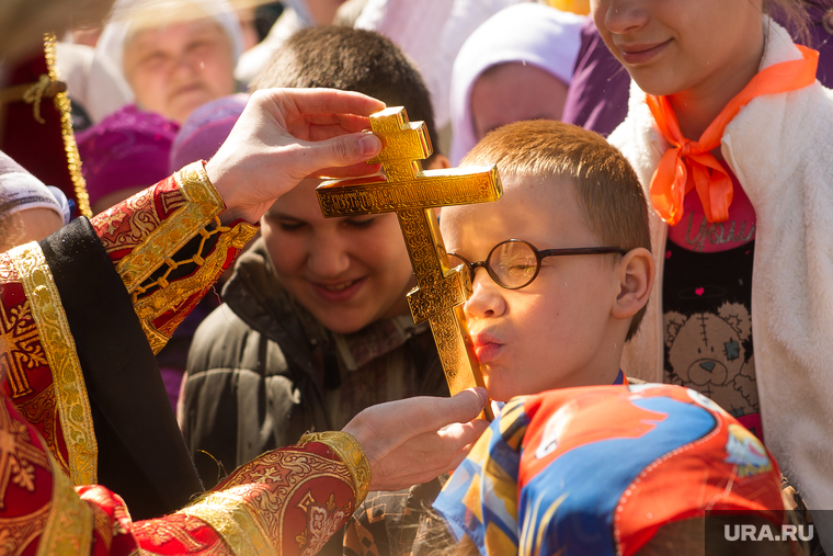 Детский крестный ход по случаю 1 июня. Екатеринбург