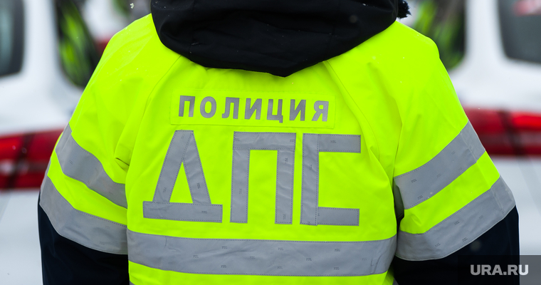 Вручение свердловским полицейским ключей от новых автомобилей. Екатеринбург , машина дпс, машины, зима, полиция, правоохранительные органы, гибдд, дпс, автомобили