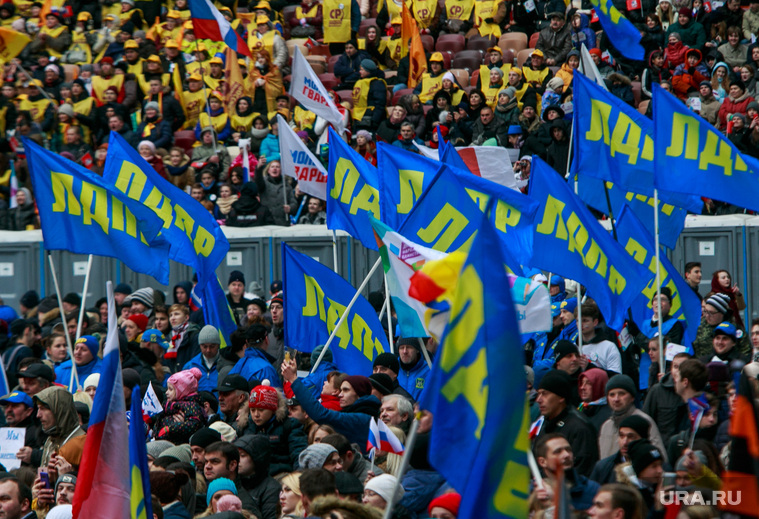 День народного единства. Москва, лдпр, флаги партий
