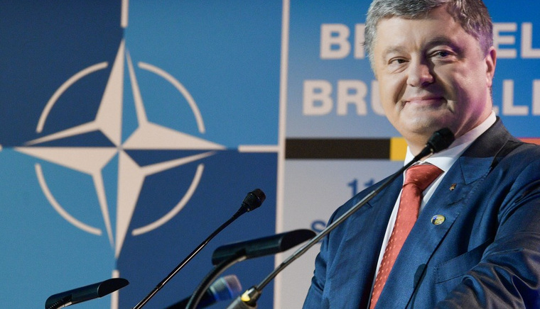 Петр Порошенко сделал три ошибки в первой строчке гимна Украины