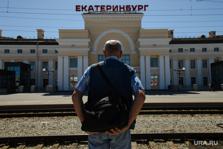 Железнодорожный вокзал Екатеринбурга, перрон, железнодорожный вокзал, екатеринбург пассажирский