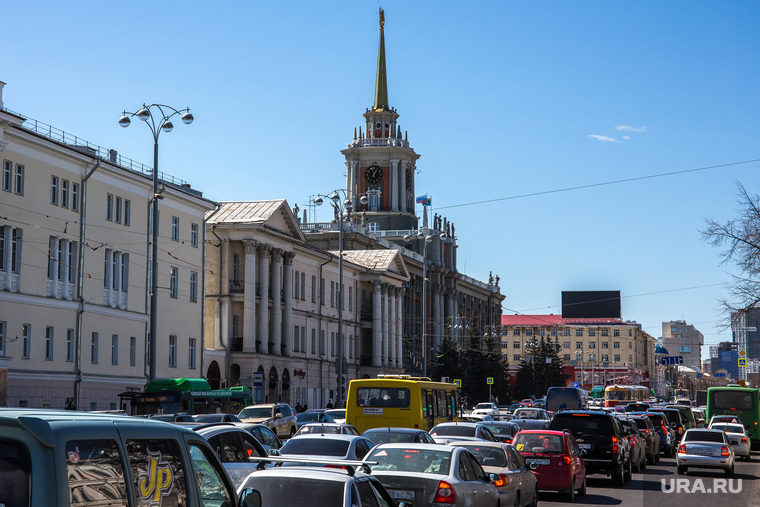 Реконструкция набережной к ЧМ-2018. Екатеринбург, пробка, здание администрации