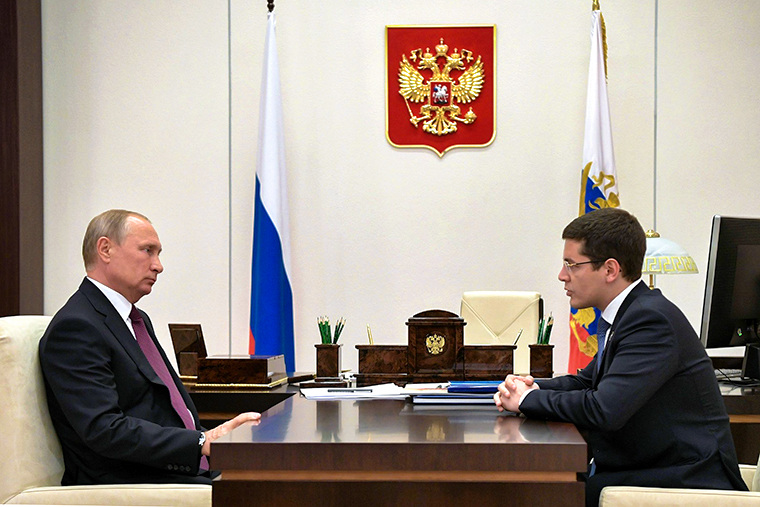 Владимир Путин обсудил с Дмитрием Артюховым Северный широтный ход