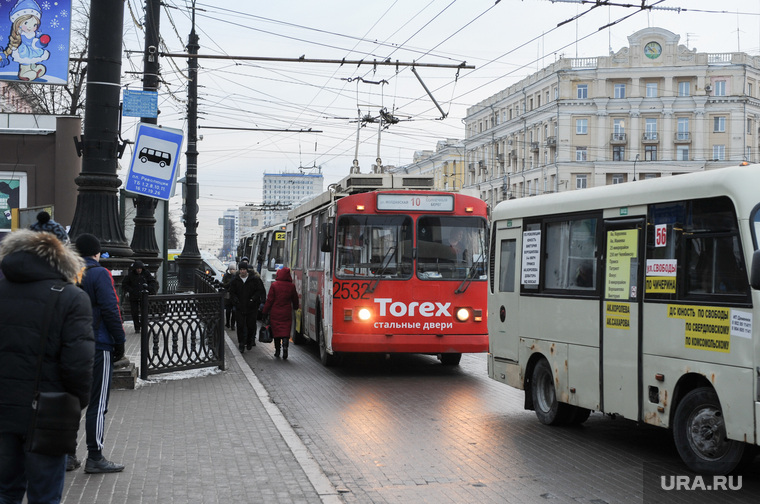 Остановка общественного транспорта на площади Революции. Челябинск, троллейбус, остановка общественного транспорта