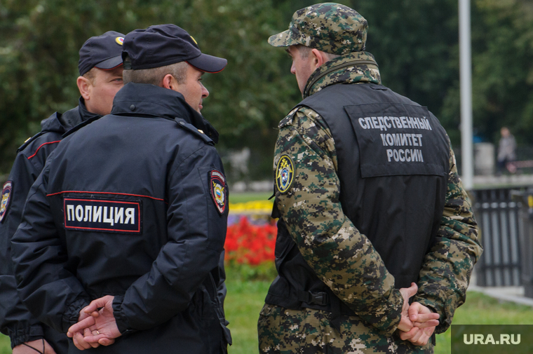 Последствия пожара в кино-концертном театре "Космос". Екатеринбург, охрана правопорядка, следственный комитет рф, сотрудник ск