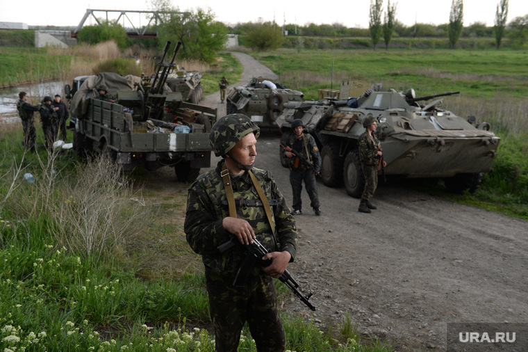 Гражданские блокируют военную технику между Краматорском и Славянском. Украина