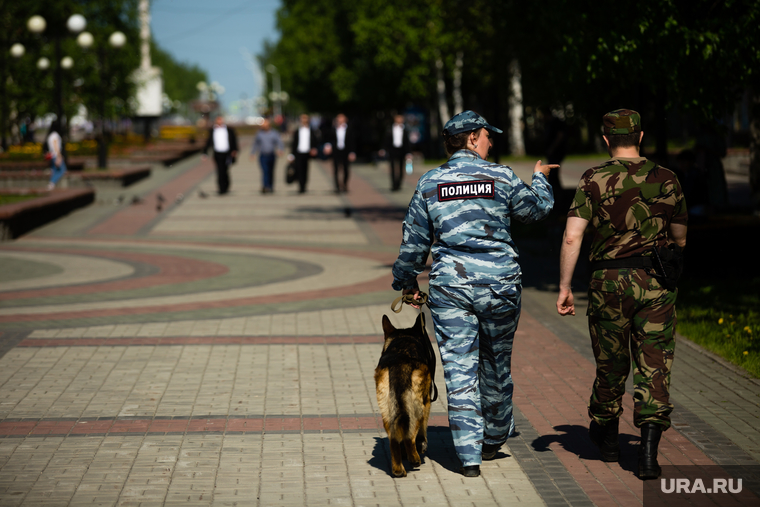 Митинг приуроченный к двадцатой годовщине трагической гибели мэра Нефтеюганска Владимира Петухова, служебная собака, кинологи, полиция