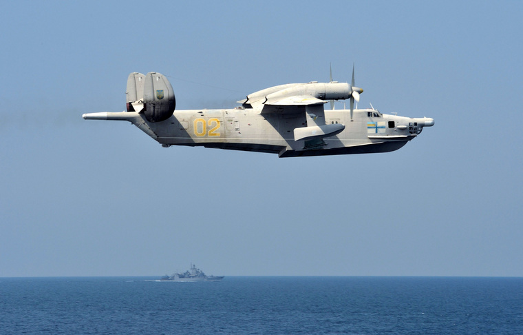 Бе-12 направлялся из Крыма на юго-запад