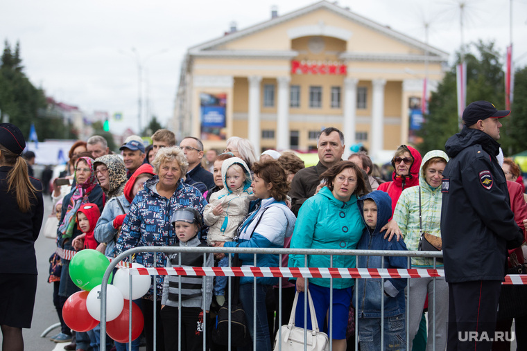 После прохождения колонн оцепление сняли