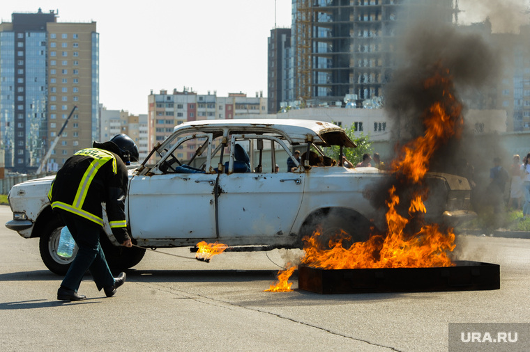 Тактико-специальные учения Скорой помощи по спасению пострадавших в ДТП. Челябинск, машина, пламя, автомобиль, огонь