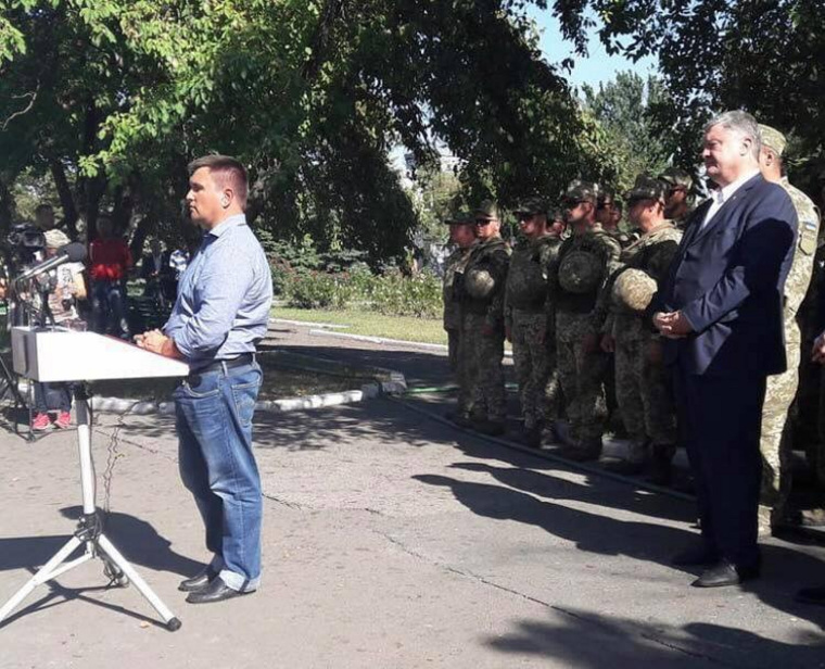 Подвороты на джинсах заставили пользователей сравнить Климкина с хипстером
