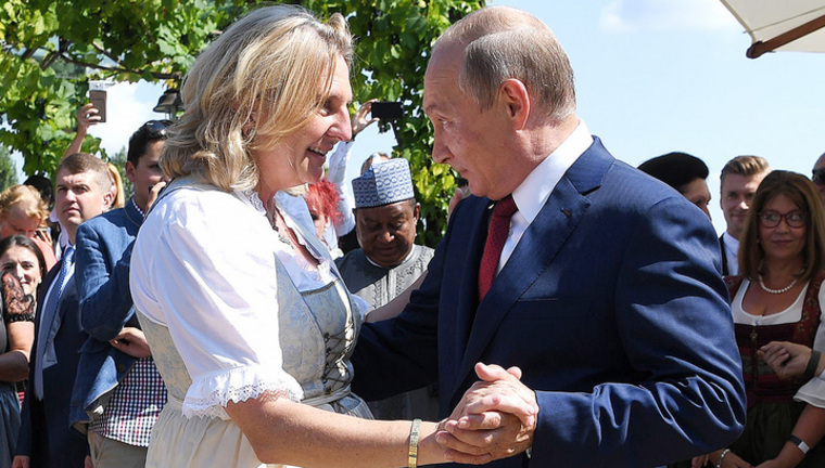 После свадьбы с участием Путина к главе австрийского МИД приковано внимание прессы