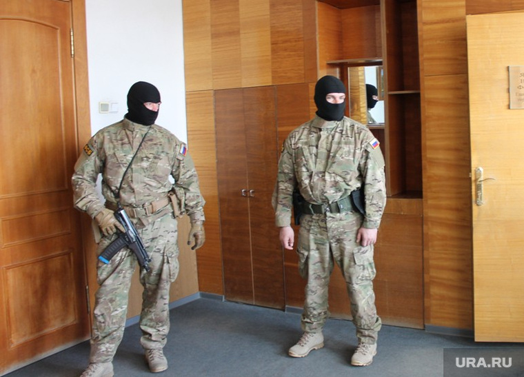 Обыски в администрации Карабаша. Челябинск, фсб, маски-шоу, обыск