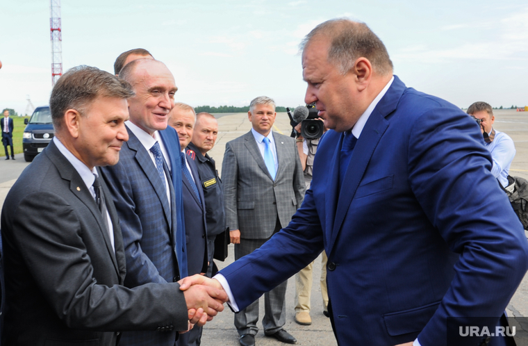 Артем Пушкин (слева) по поручению Николая Цуканова (справа) переезжает в Курган
