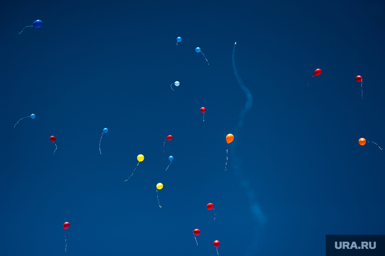 Ежегодная городская акция "12 апреля – 12 часов – 12 залпов ракет" в Историческом сквере. Екатеринбург
, воздушные шары, шары, шарики, радость, воздушные шарики, шары в небе