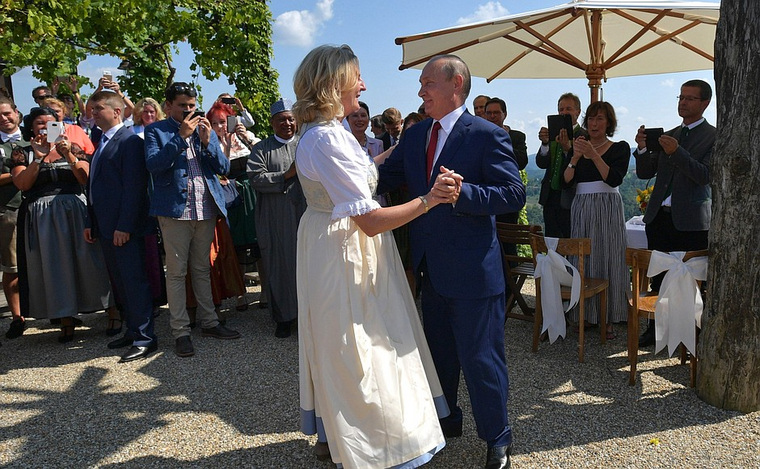 Владимир Путин несколько недель назад побывал на свадьбе Карин Кнайсль