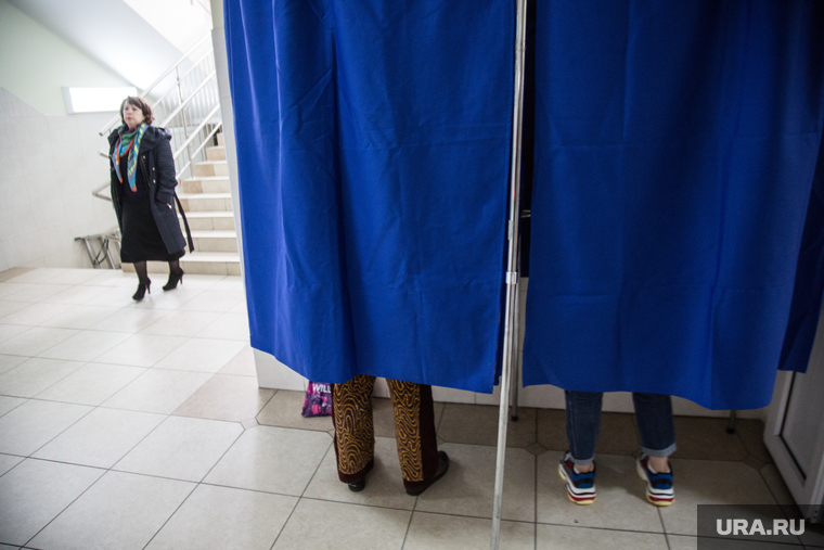 Предварительное голосование за кандидатов Единой России в городскую думу. Тюмень
, кабинки для голосования, топ, звездочка, избиратели