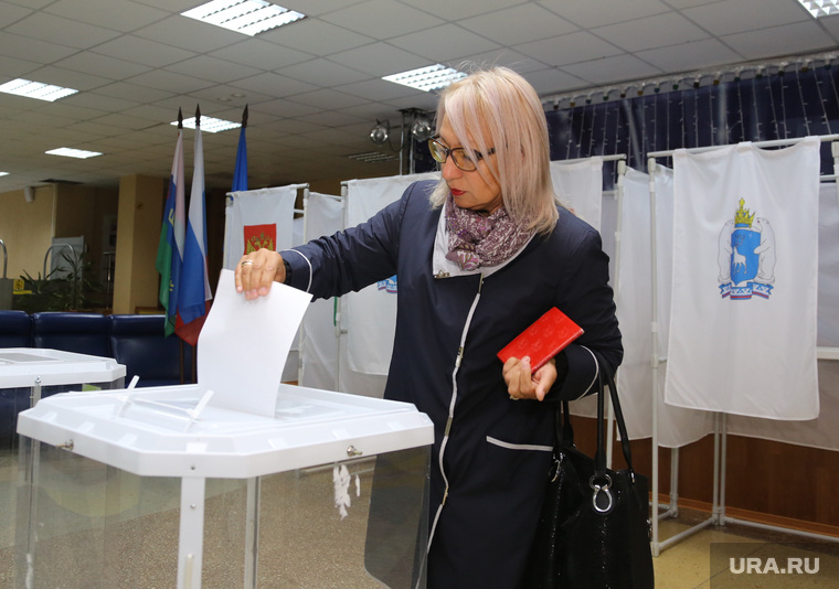 выборы Тюменского губернатора 9 сентября 2018, Ноябрьск, ЯНАО, голосование, урна для голосования, бюллетень