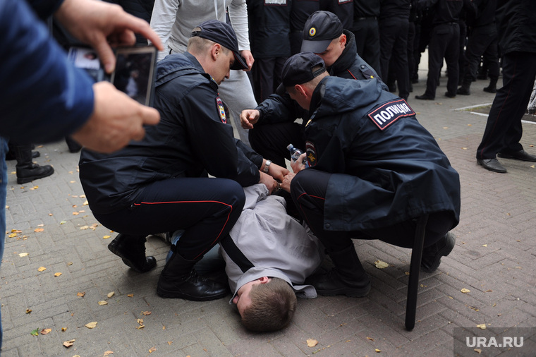 Несанкционированный митинг сторонников Навального против пенсионной реформы. Челябинск