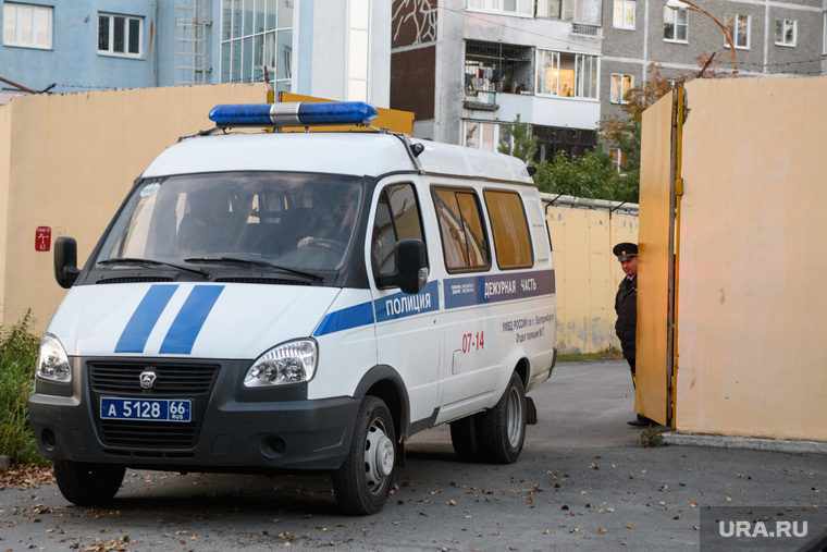 Задержанных увозят из суда обратно в ОП-7