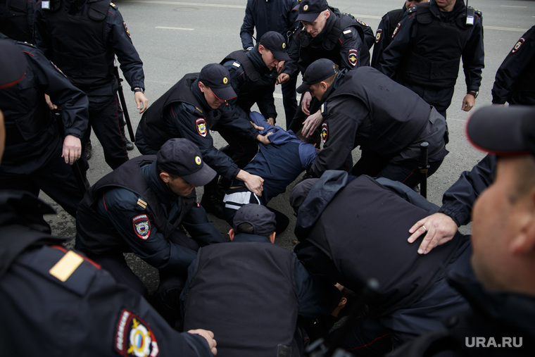 Несанкционированная акция против изменения пенсионного законодательства в Перми, арест, митинг, полиция, задержание