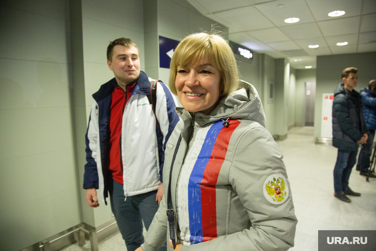 Встреча олимпийских медалистов Дениса Спицова и Александра Большунова в аэропорту. Тюмень, носкова луиза