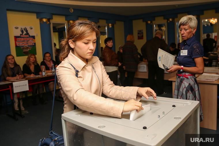 Выборы 2014. Сургут, голосование, урна для голосования, избиратель