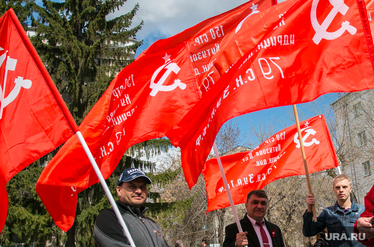 Возложение венков и цветов к Вечному огню. Курган