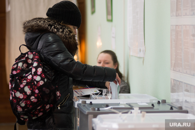 Выборы 2018. Голосование на выборах президента РФ. Екатеринбурга, выборы, 18 марта, выборы президента, голосование, урна для голосования, бюллетень