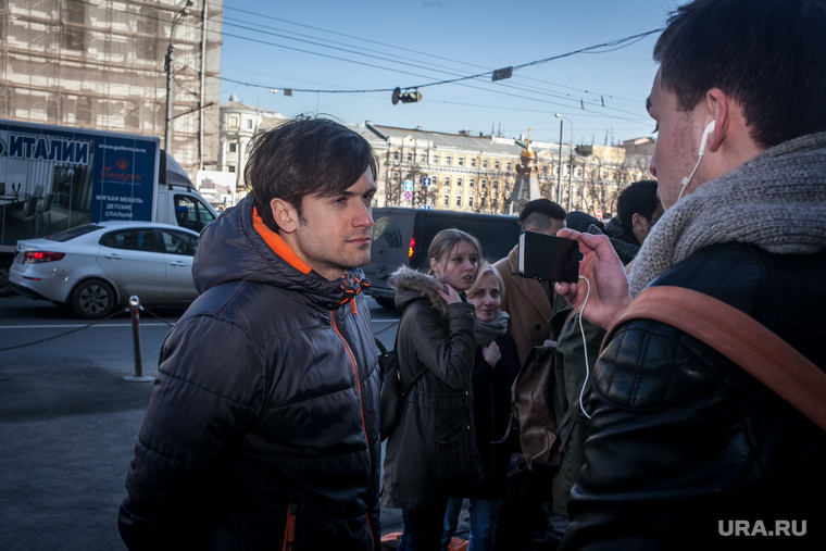 Одиночные пикеты в поддержку пострадавших на журналистов и правозащитников. Москва, верзилов петр
