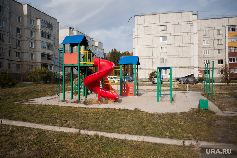 Игровые площадки в России признали опасными для детей. «Торчат гвозди, и  все проржавело». ВИДЕО — URA.RU