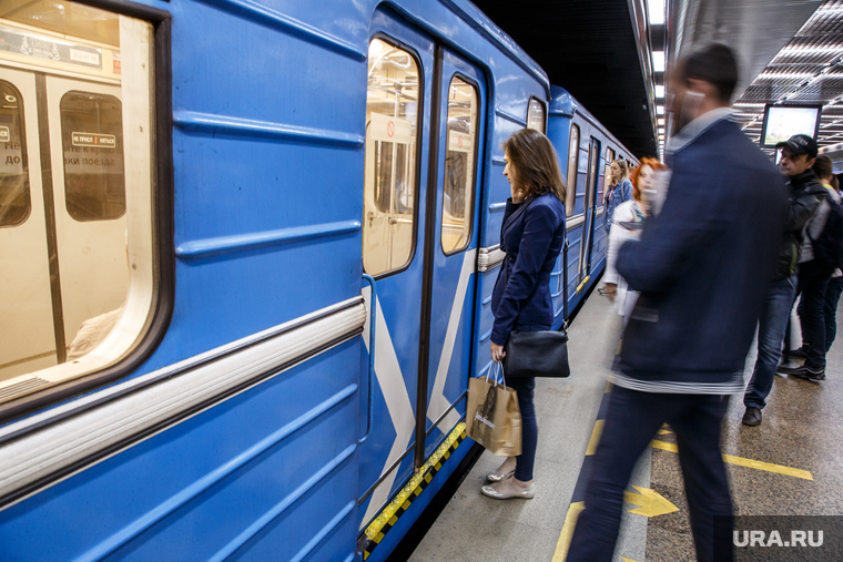 Екатеринбургский метрополитен. Екатеринбург, метро, метрополитен, прибытие поезда, геологическая станция, пассажир