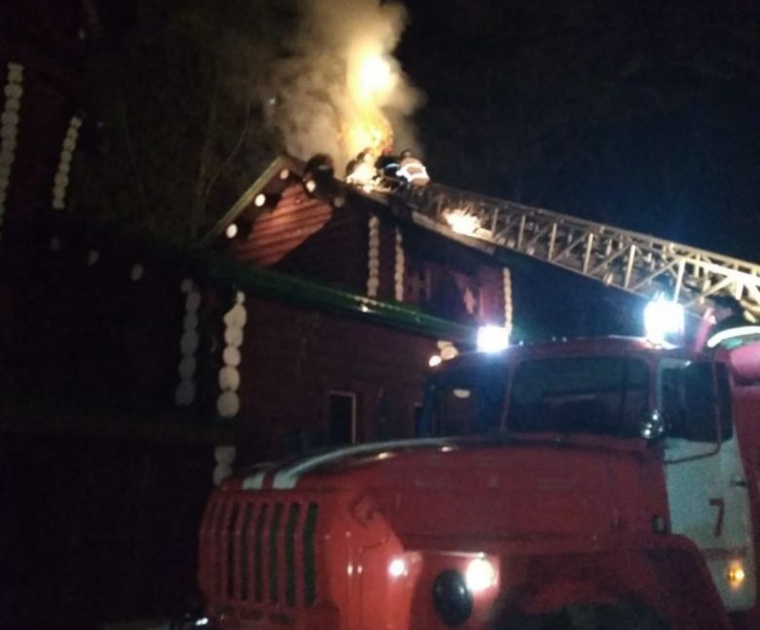 Пожар в храме потушили менее чем за час