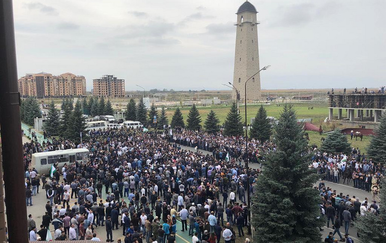 По предварительным данным, в акциях участвуют несколько тысяч человек