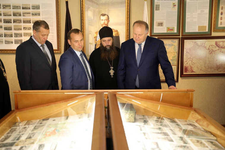 Вадима Шумкова и Николая Цуканова познакомили с главной достопримечательностью Зауралья