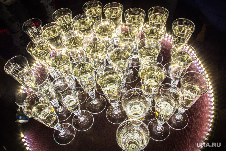 Городской этап World Cocktail Competition 2018. Магнитогорск, бокалы с шампанским, алкоголь, подсветка