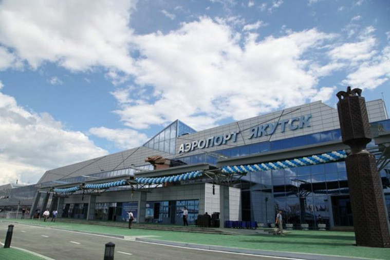 Аэропорт Якутска открыли после ЧП с лайнером