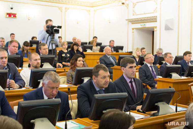Многие чиновники оказались не готовы к новому режиму работы