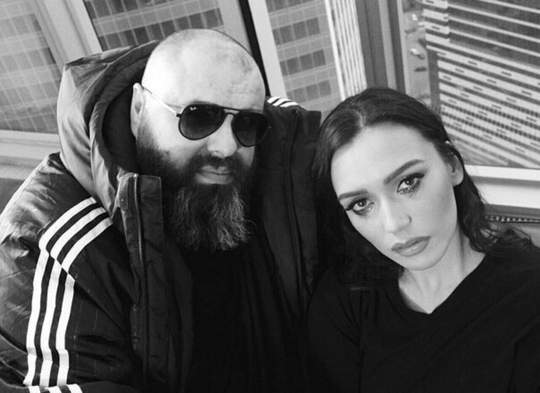 Певица посвятила трек своей карьере в группе