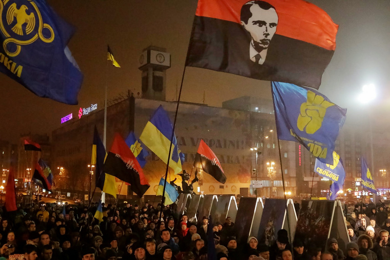 Факельное шествие проходит в центре Киева