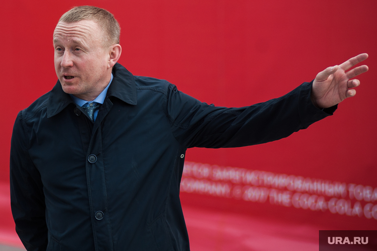 Презентация Кубка Чемпионата мира по футболу FIFA 2018. Екатеринбург , тушин сергей, красный фон